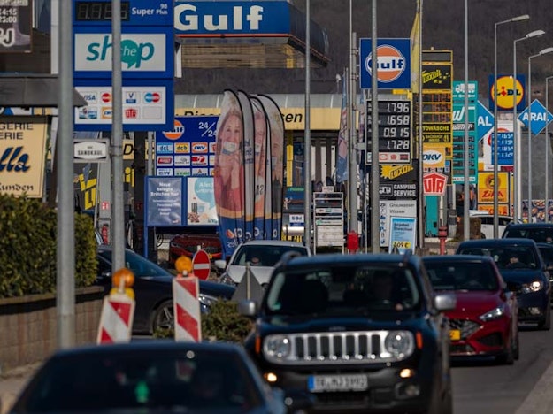 Steigende Spritpreise heizen Tanktourismus nach Luxemburg an | RPR1.